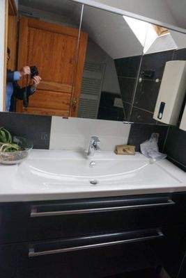 Badezimmer Dachgeschoss.JPG