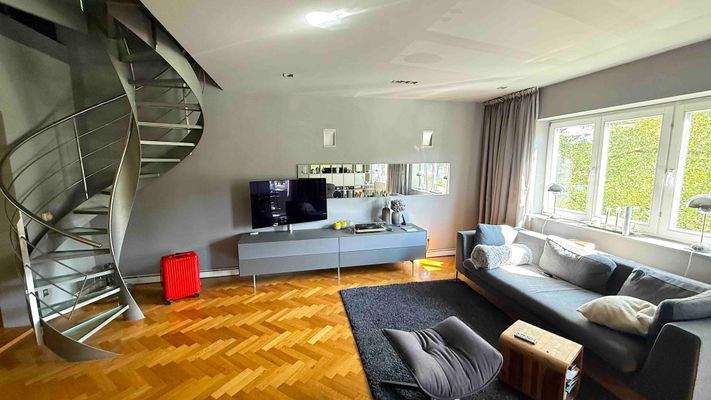 Wohnzimmer mit Treppe.jpeg