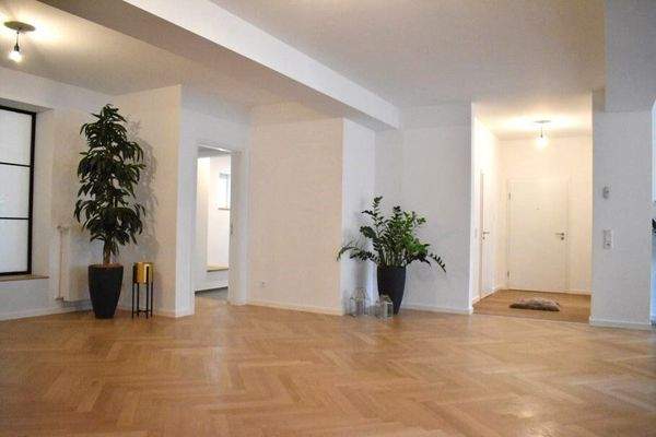 Lichtdurchfluteter Wohnbereich