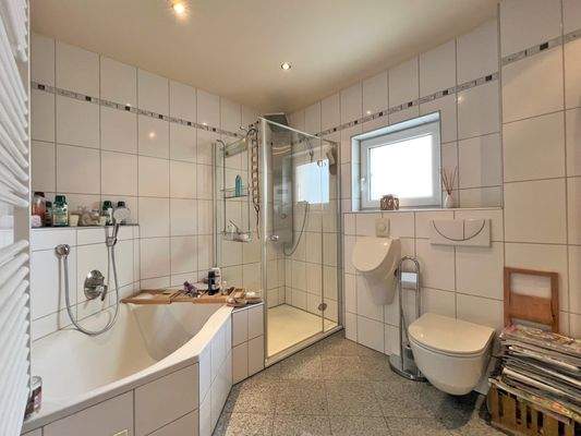 Gepflegtes Badezimmer