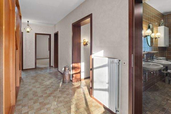 mit sauber gefliestem Flurbereich