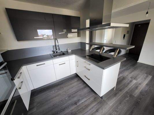 Einbauküche m. Markengeräten.jpg