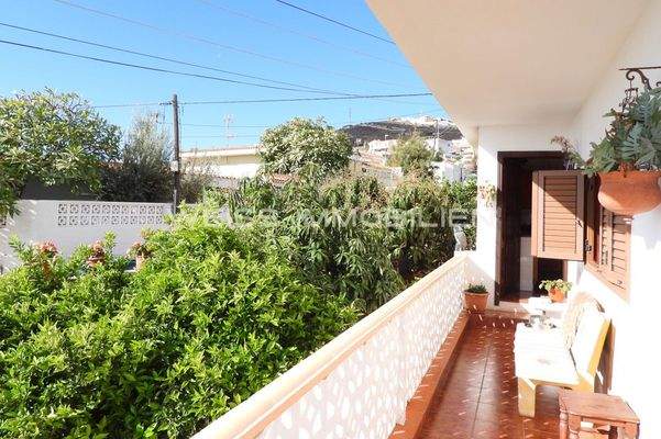 Blick von der Terrasse in den Garten