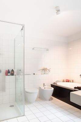 Eines von drei Bädern