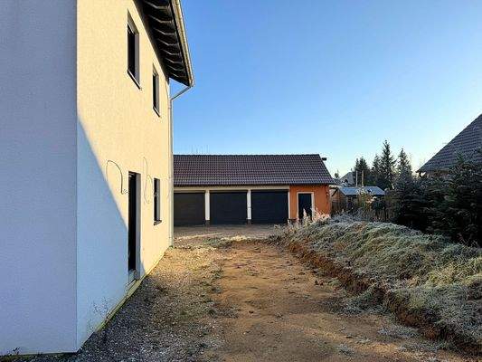 Außenanischt Süd mit Garage