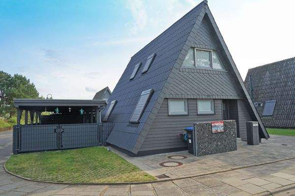 Zeltdachhaus mit Carport