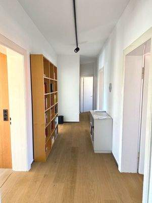 Flur 2 OG Fußboden.jpg