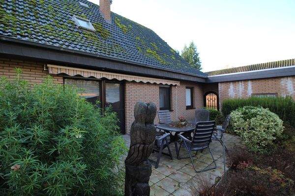 Terrasse hinter dem Haus