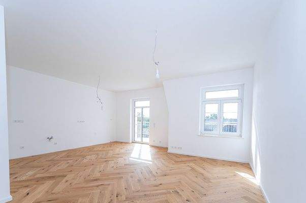 Wohnzimmer mit offener Küche