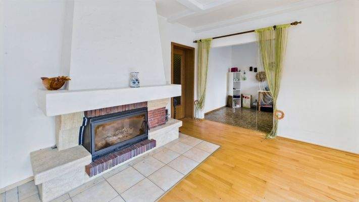 Kamin und Küchenzugang