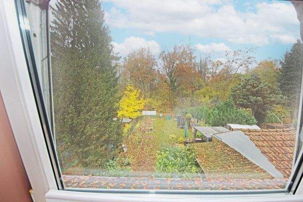 Blick aus dem Kinderzimmer im DG