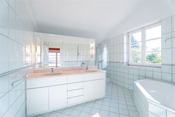 BADEZIMMER!