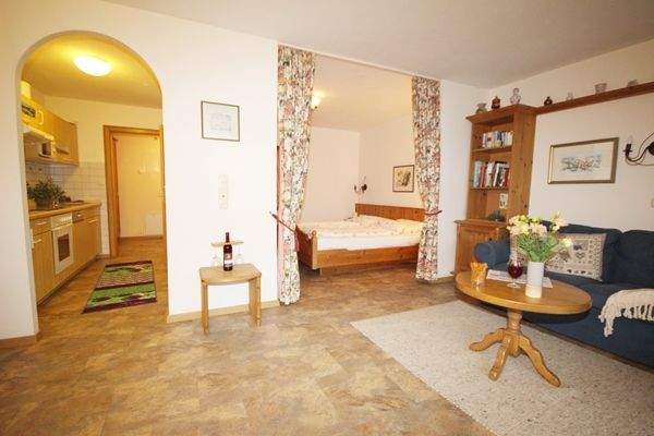 Helle, offene Räume mit Blick auf alle Lebensbereiche