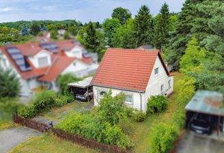 Luftbild Fassade und Carport