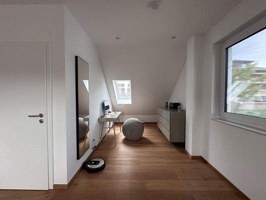 Elternschlafzimmer mit Ankleideecke (DG)