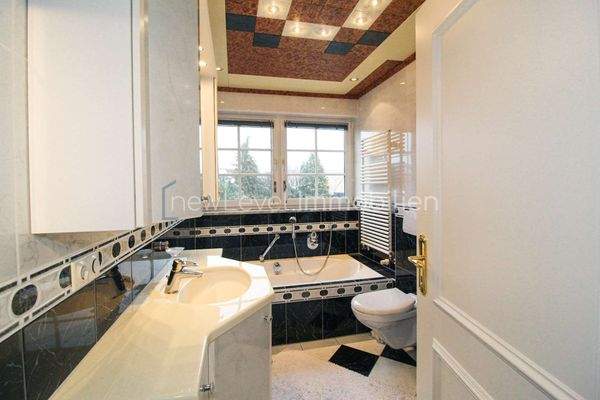 Dachgeschoss Bad 1-1