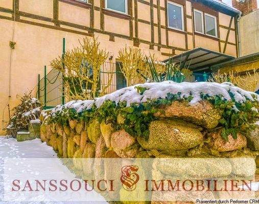 Terrasse mit Hochbeet