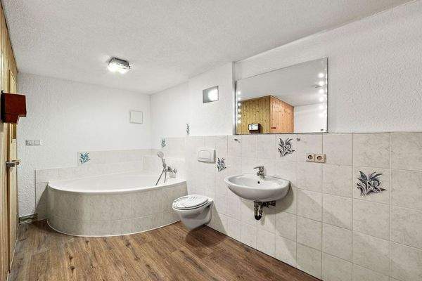 Badezimmer mit Saune Obergeschoss