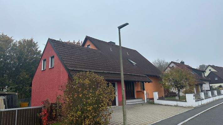 Ansicht Straße / Garage