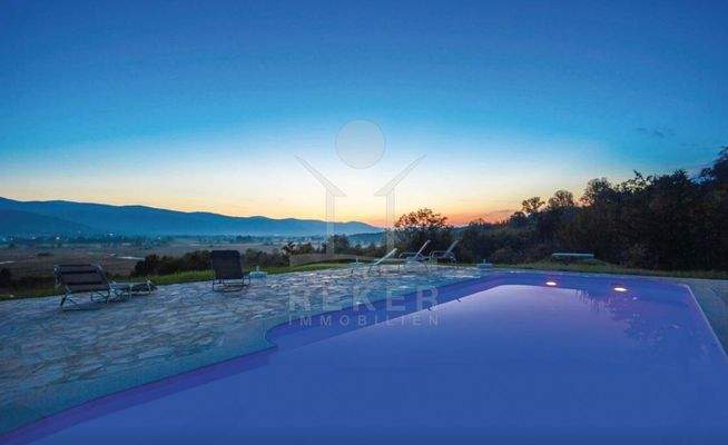 Pool mit fabelhaftem Ausblick