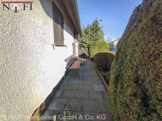 seitlicher Hauszugang