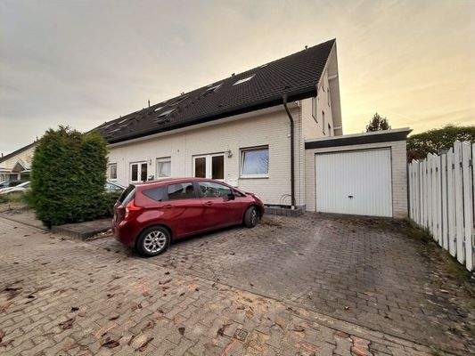 Frontansicht mit Garage