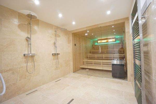 Sauna & Duschbereich