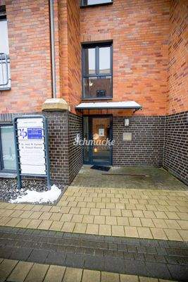 Eingang zu Praxis und Gemeinschaftsbüro