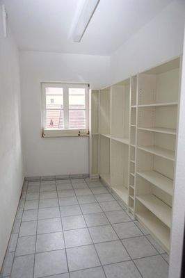 Lagerraum angrenzend zum Saal