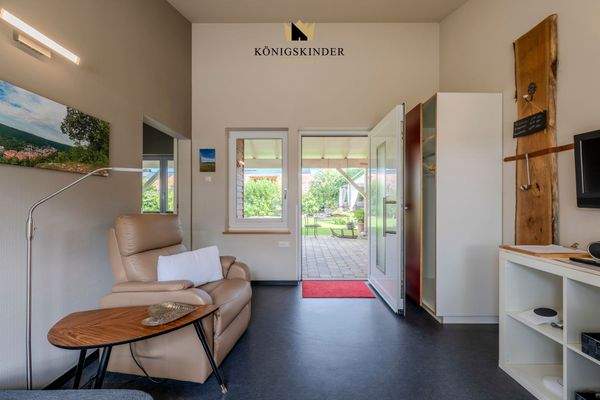 Verbunden wohnen: Der fließende Übergang schafft ein luftiges, barrierefreies Wohngefühl.5 - Bad Urach - 23-07-2025 - 33