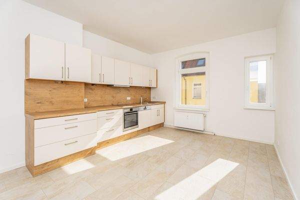 Große Wohnküche mit Einbauküche