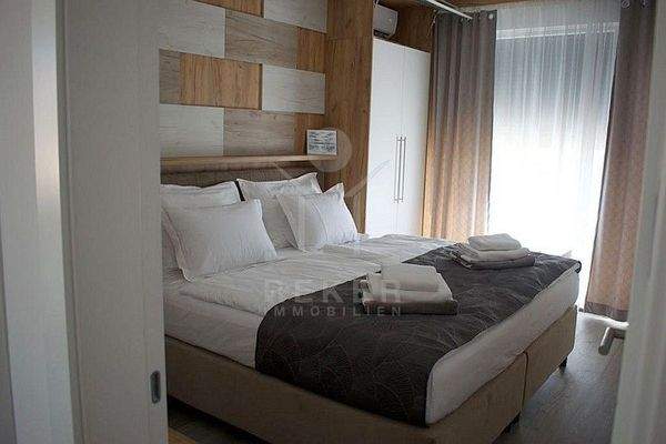 1b507852-112d-483d-8b6b-c62c7d3a2142