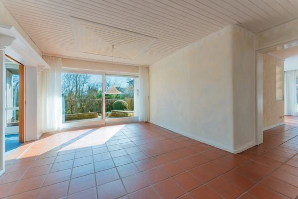 Essbereich im Erdgeschoss mit Ausgang zur Südost-Terrasse