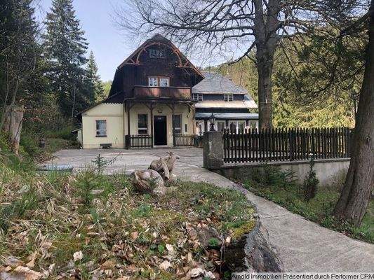 Ansicht mit Terrasse