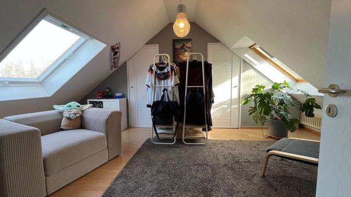 Schlafzimmer 3 | Arbeits-/Gäste-/Kinderzimmer | Spitzboden 