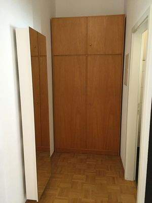 Flur mit Einbauschrank