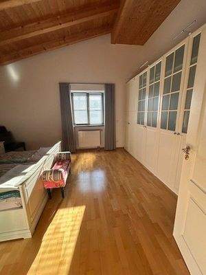 Elternschlafzimmer OG mit Sichtdachstuhl - Kopie.jpg