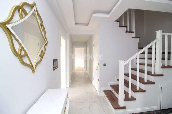 Apartment with Pool Near the Coast in Mudanya Bursa