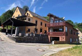 Gesamtansicht Parzelle mit 2 Häusern