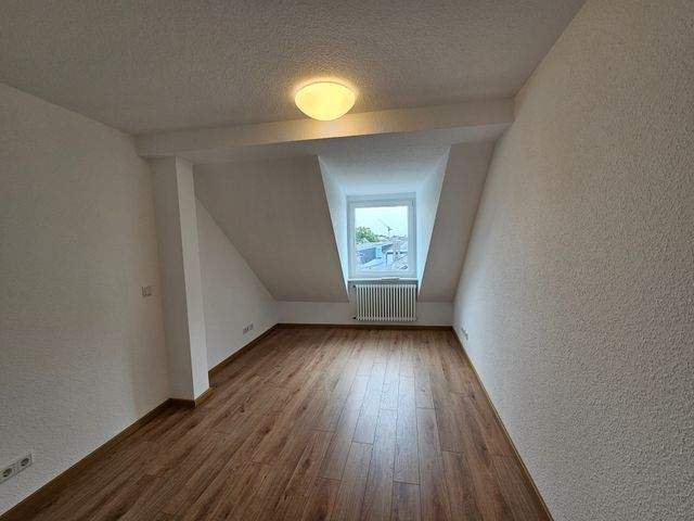 Frisch sanierte 2-Zimmer-Altbauwohnung mit EBK und Tageslichtbad - Photo 5