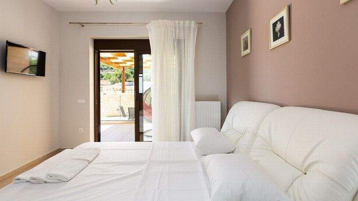 Stonevilla For Sale in Almirida, Stonevilla For Sa