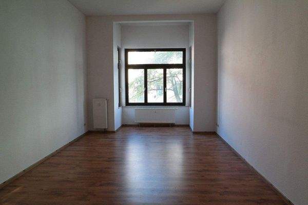 Wohnzimmer mit Erker.jpg