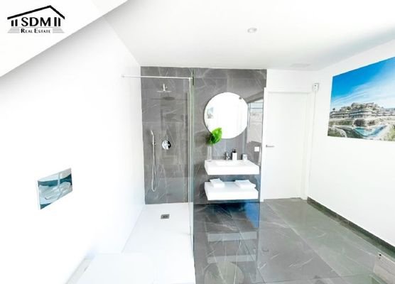 bathroom (showroom)