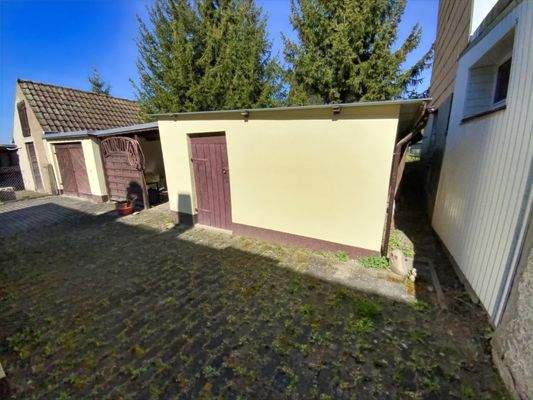 Garage und Nebengebäude