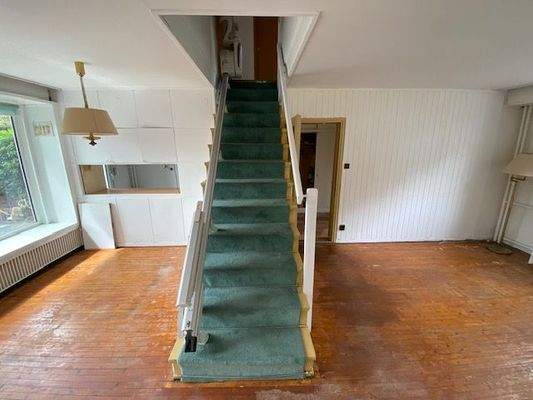 Treppe zum 1. OG.jpg