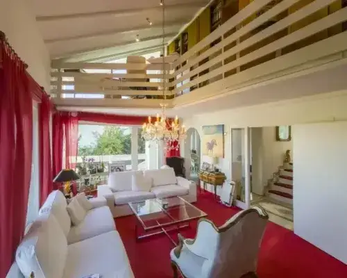 Wohnzimmer mit Gallerie