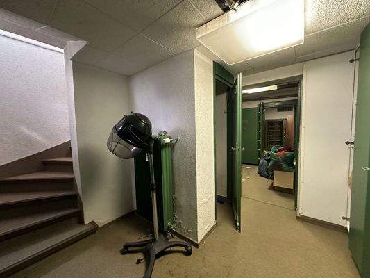 Friseurladen UG2 Flur Bankräume