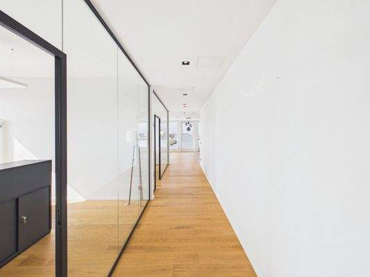 CAM01124G0-PR0417-STILL013