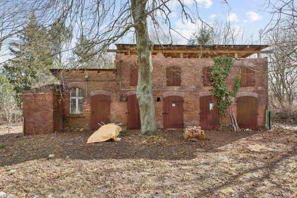 Außen Nebengebäude