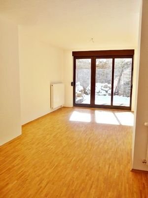 Wohnzimmer mit Ausgang zur Terrasse
